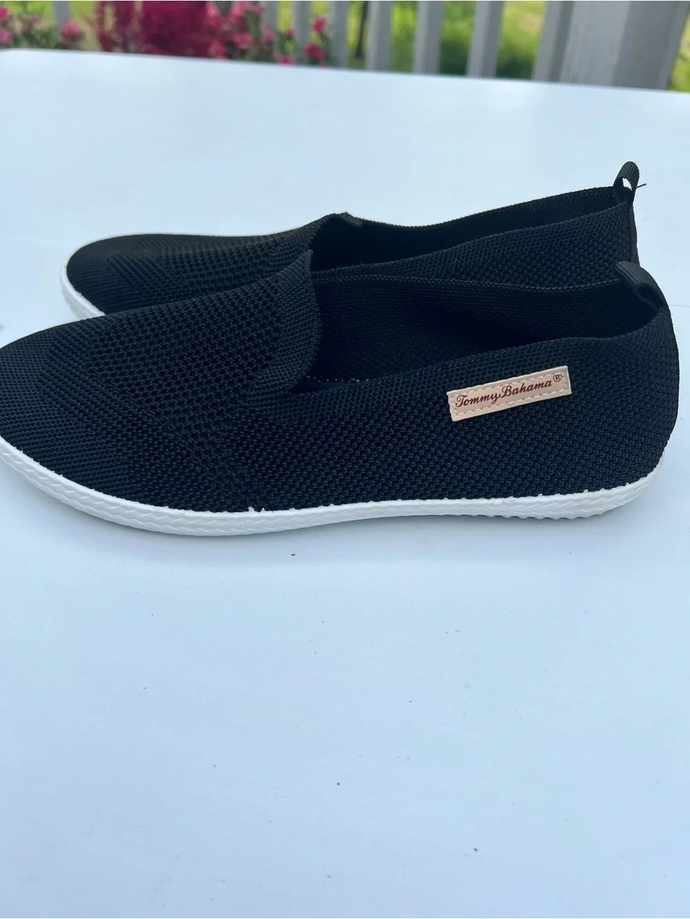 Tommy Bahama Black Slip-On Knit Flats with White Sole Women’s 9